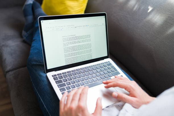 How can I avoid copying sentence patterns when paraphrasing academic English?